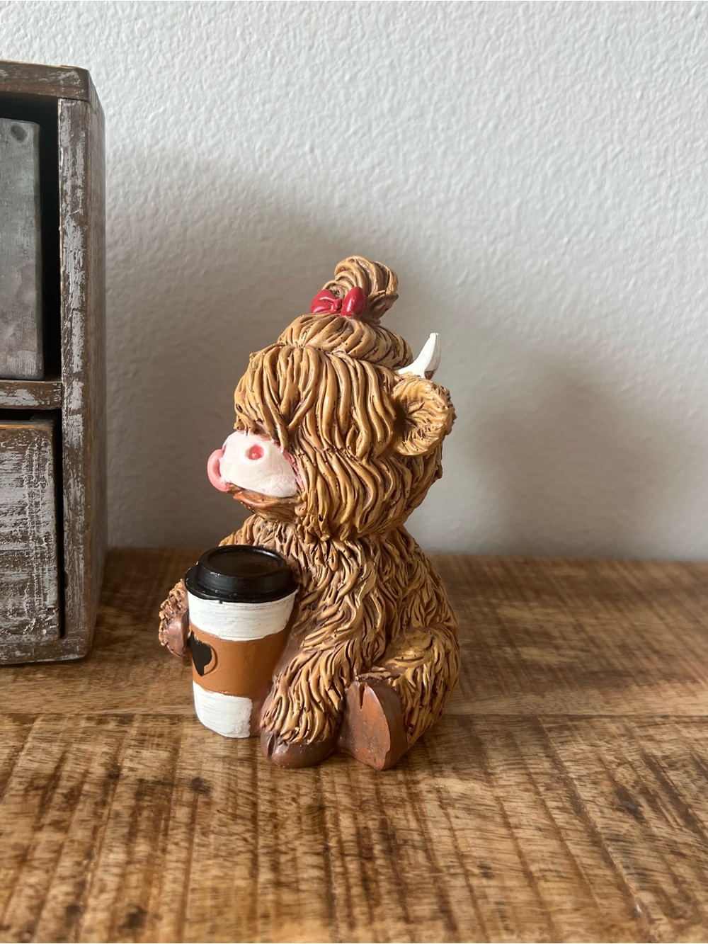 New Adorable Highland Cow Red Bow Holding A Latte - Picture 4 of 5